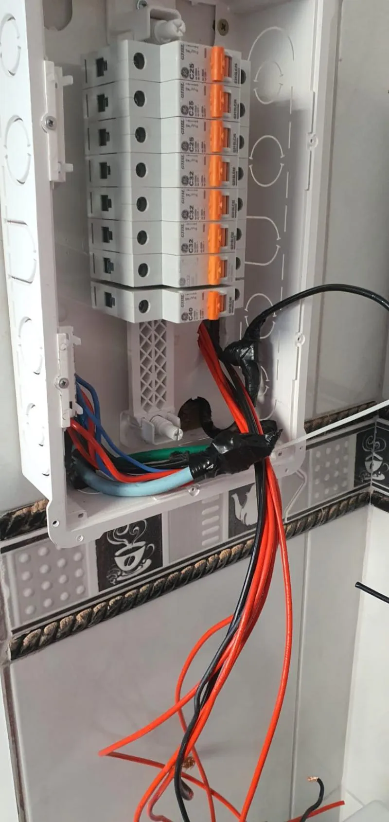 Imagem 5 da empresa MARIDO DE ALUGUEL EM BH | HELDER MANUTENÇÃO ELÉTRICA